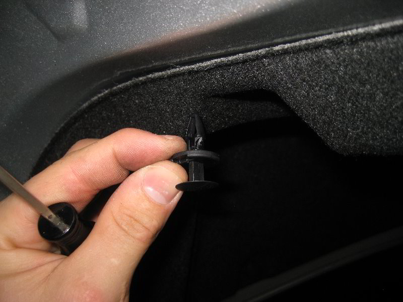 GM-Chevrolet-Cruze-Tail-Light-Bulbs-Replacement-Guide-025