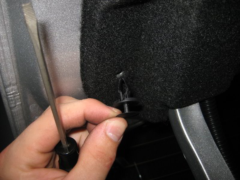 GM-Chevrolet-Cruze-Tail-Light-Bulbs-Replacement-Guide-026