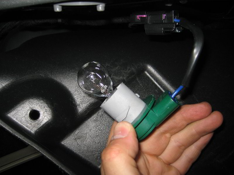 GM-Chevrolet-Cruze-Tail-Light-Bulbs-Replacement-Guide-031