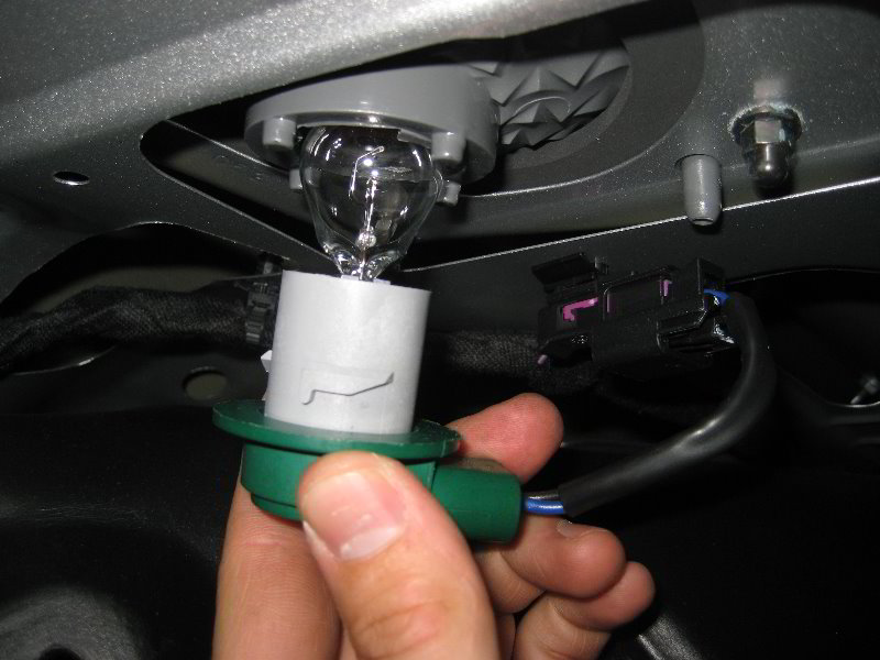 GM-Chevrolet-Cruze-Tail-Light-Bulbs-Replacement-Guide-033