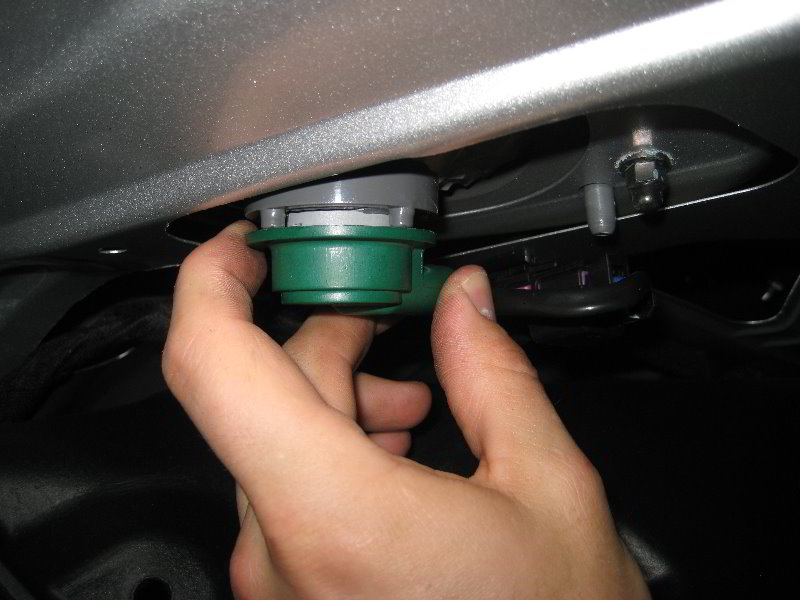 GM-Chevrolet-Cruze-Tail-Light-Bulbs-Replacement-Guide-034