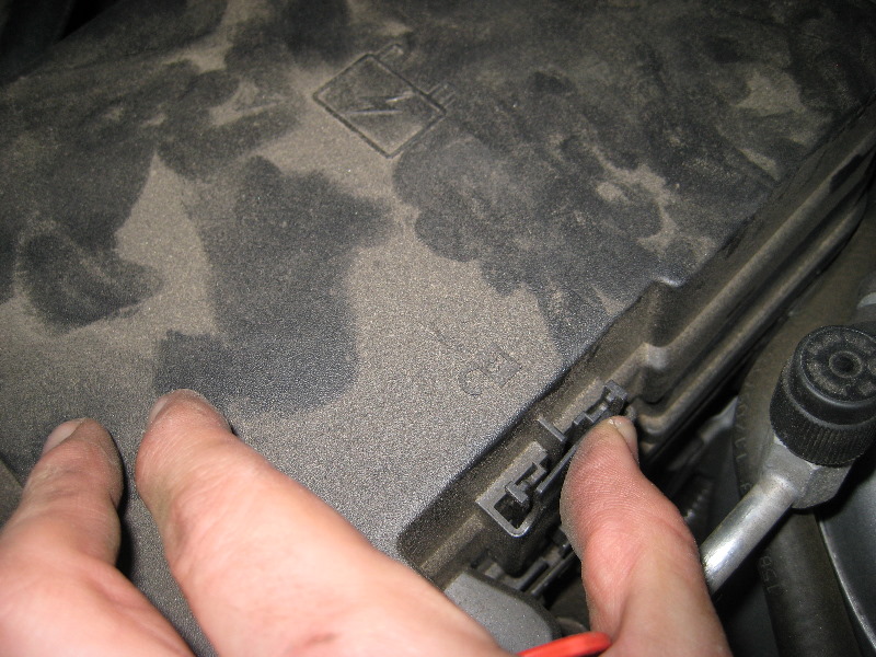 GM-Chevrolet-Equinox-Electrical-Fuse-Replacement-Guide-004