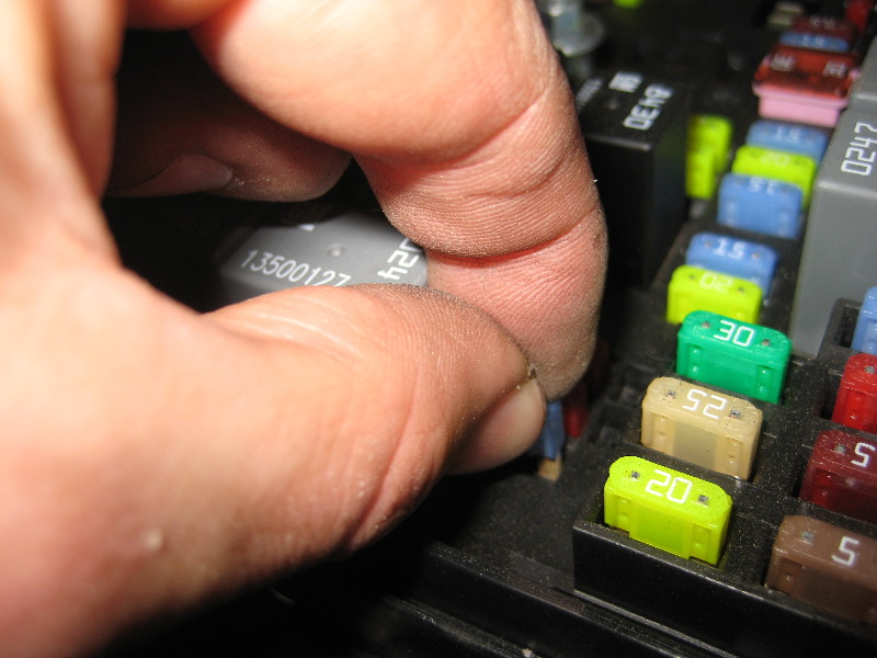 GM-Chevrolet-Equinox-Electrical-Fuse-Replacement-Guide-011