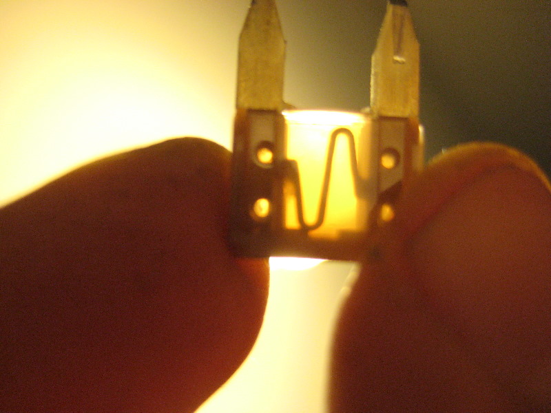 GM-Chevrolet-Equinox-Electrical-Fuse-Replacement-Guide-017