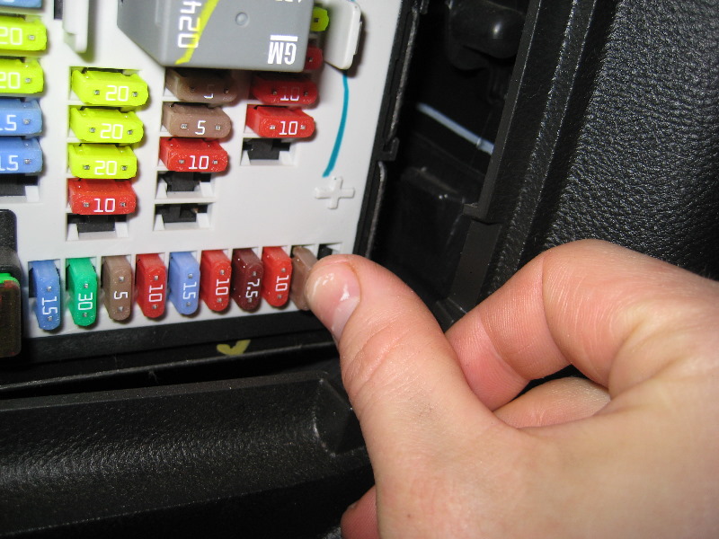 GM-Chevrolet-Equinox-Electrical-Fuse-Replacement-Guide-018