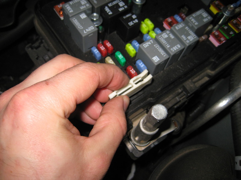 GM-Chevrolet-Equinox-Electrical-Fuse-Replacement-Guide-021