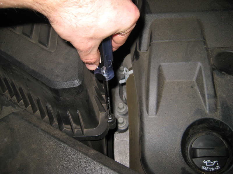 GM-Chevrolet-Equinox-Engine-Air-Filter-Replacement-Guide-002