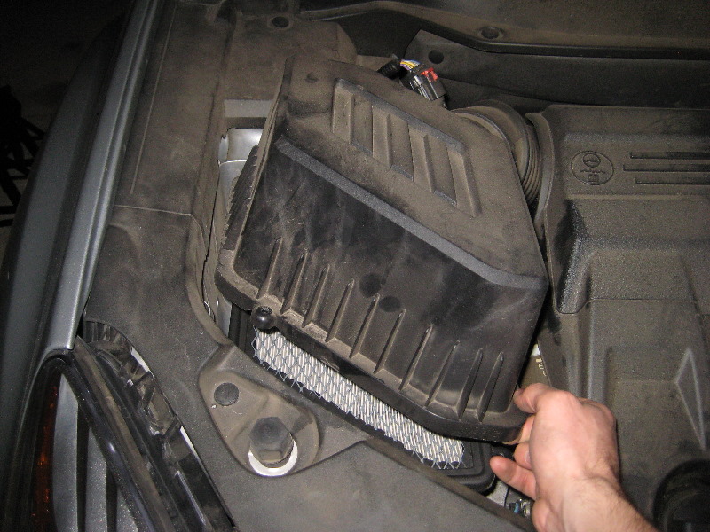 GM-Chevrolet-Equinox-Engine-Air-Filter-Replacement-Guide-004