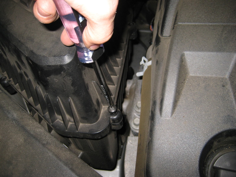 GM-Chevrolet-Equinox-Engine-Air-Filter-Replacement-Guide-011