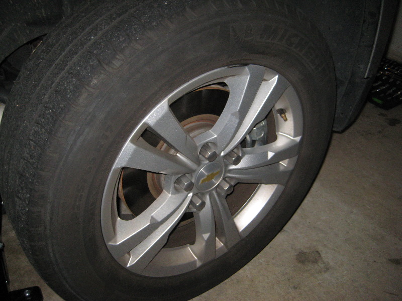 GM-Chevrolet-Equinox-Front-Brake-Pads-Replacement-Guide-001