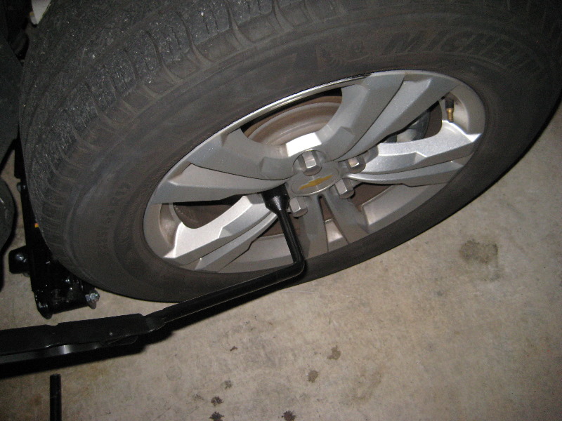 GM-Chevrolet-Equinox-Front-Brake-Pads-Replacement-Guide-002