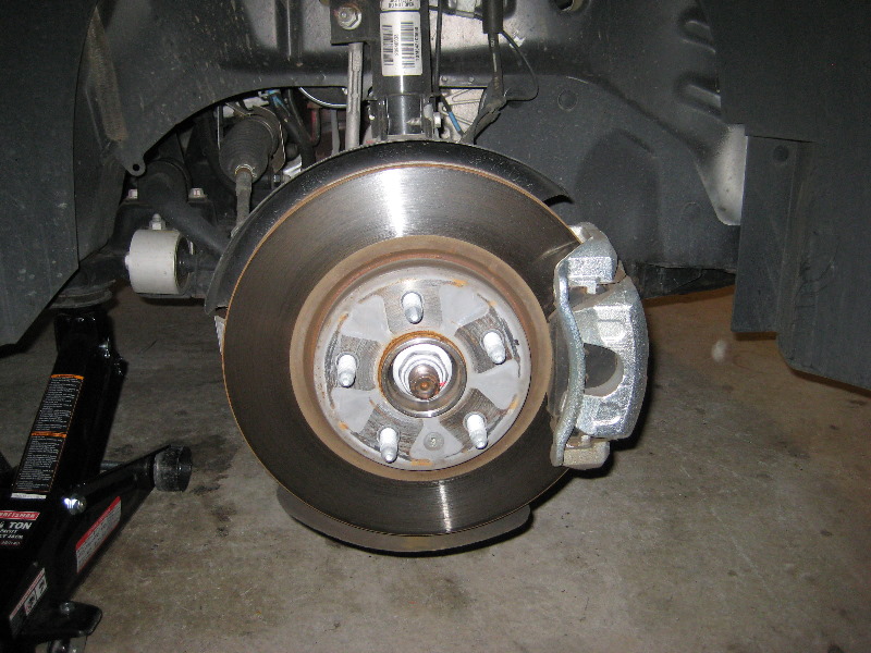 GMChevroletEquinoxFrontBrakePadsReplacementGuide006