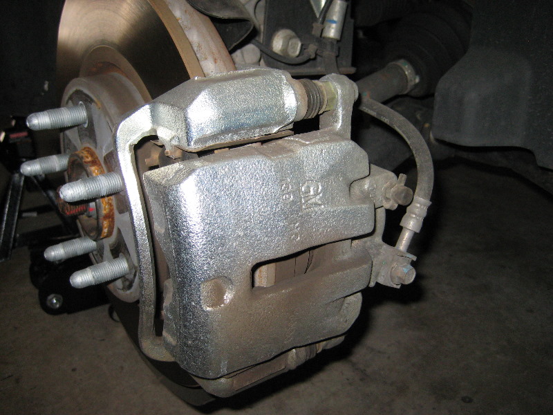 GM-Chevrolet-Equinox-Front-Brake-Pads-Replacement-Guide-007