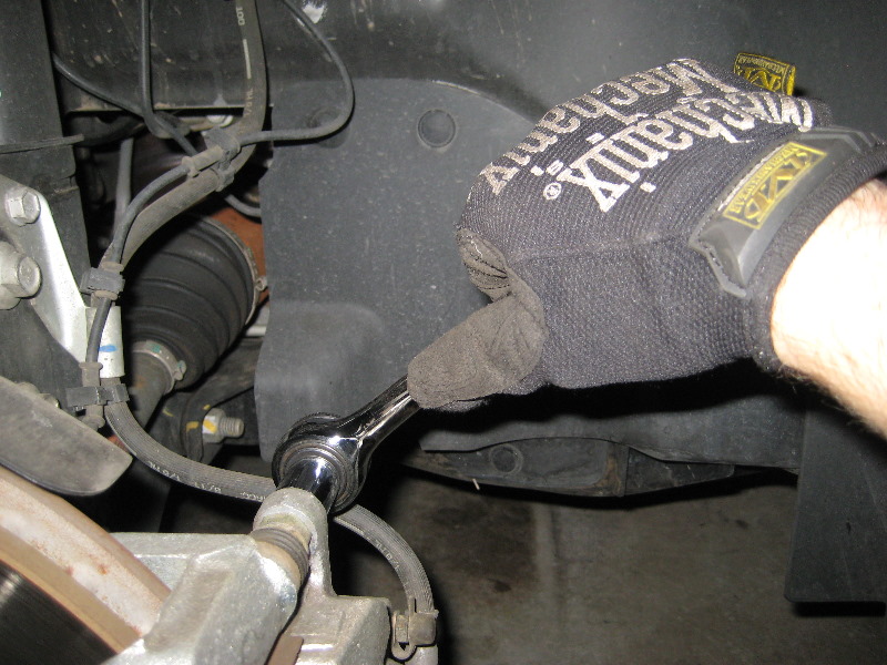 GM-Chevrolet-Equinox-Front-Brake-Pads-Replacement-Guide-008