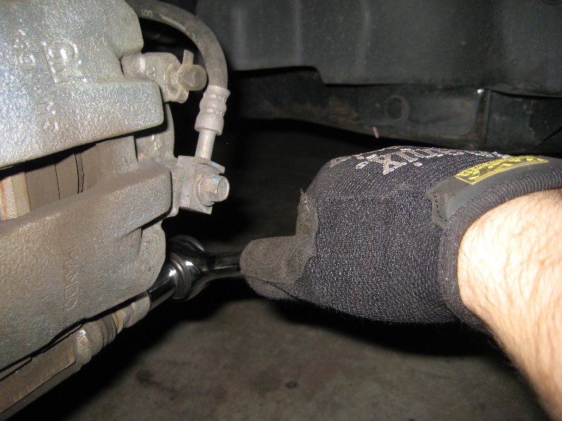 GM-Chevrolet-Equinox-Front-Brake-Pads-Replacement-Guide-009