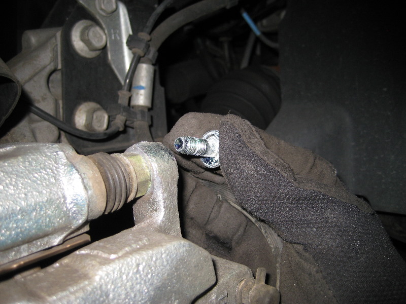 GM-Chevrolet-Equinox-Front-Brake-Pads-Replacement-Guide-010