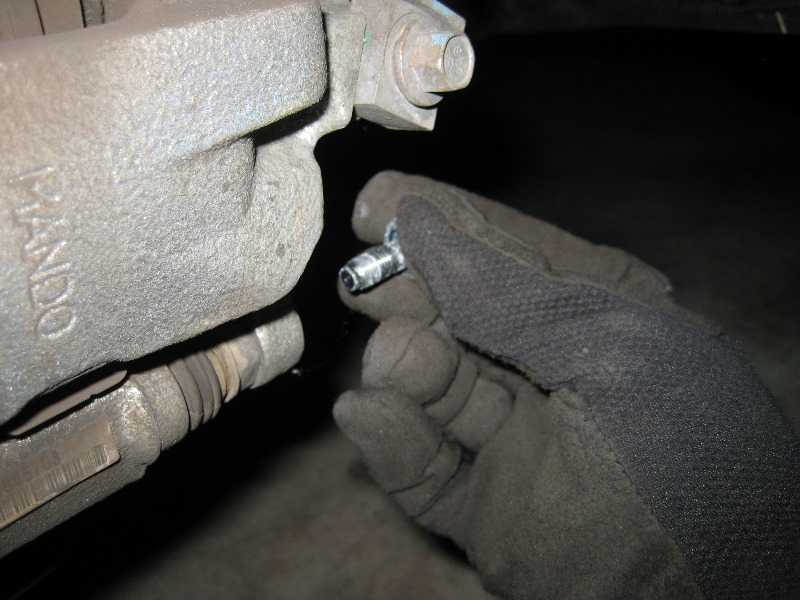 GM-Chevrolet-Equinox-Front-Brake-Pads-Replacement-Guide-011