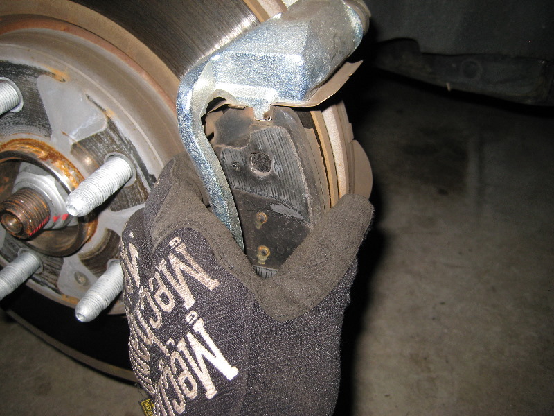 GM-Chevrolet-Equinox-Front-Brake-Pads-Replacement-Guide-015