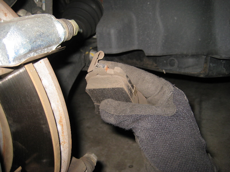 GM-Chevrolet-Equinox-Front-Brake-Pads-Replacement-Guide-016