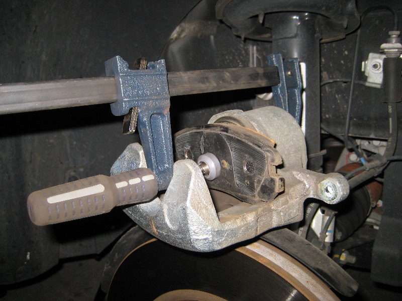 GM-Chevrolet-Equinox-Front-Brake-Pads-Replacement-Guide-018