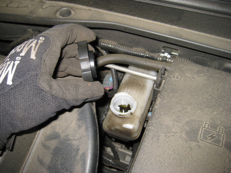 GM-Chevrolet-Equinox-Front-Brake-Pads-Replacement-Guide-020