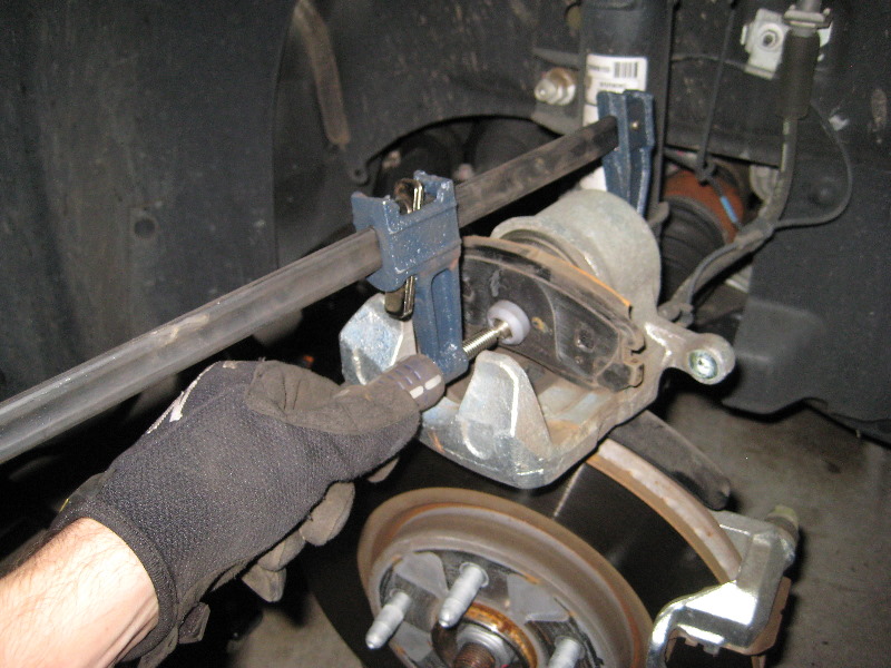 GM-Chevrolet-Equinox-Front-Brake-Pads-Replacement-Guide-021