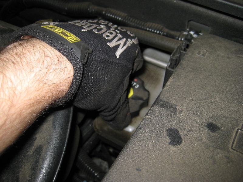 GM-Chevrolet-Equinox-Front-Brake-Pads-Replacement-Guide-022