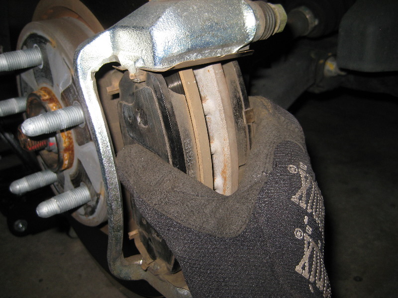 GM-Chevrolet-Equinox-Front-Brake-Pads-Replacement-Guide-025