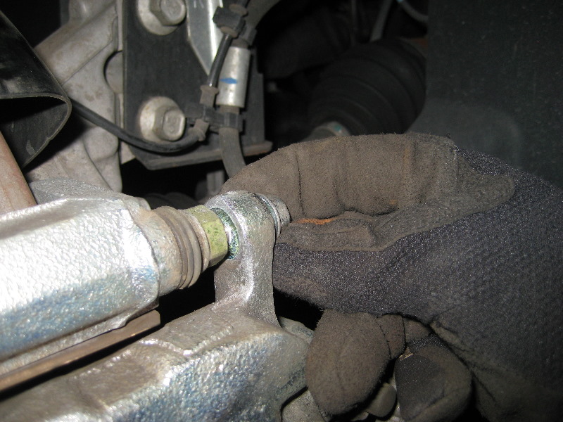 GM-Chevrolet-Equinox-Front-Brake-Pads-Replacement-Guide-029