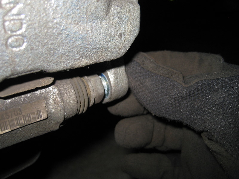 GM-Chevrolet-Equinox-Front-Brake-Pads-Replacement-Guide-030