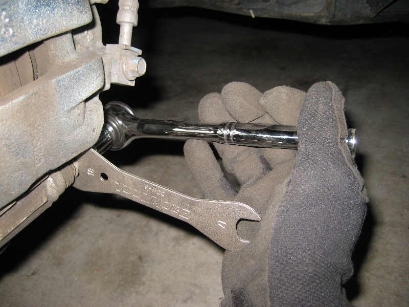 GM-Chevrolet-Equinox-Front-Brake-Pads-Replacement-Guide-032