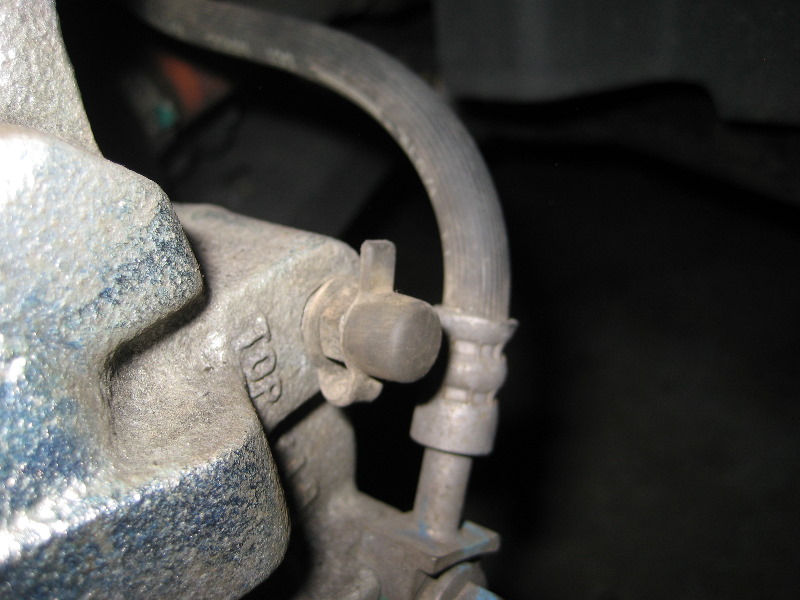 GM-Chevrolet-Equinox-Front-Brake-Pads-Replacement-Guide-033