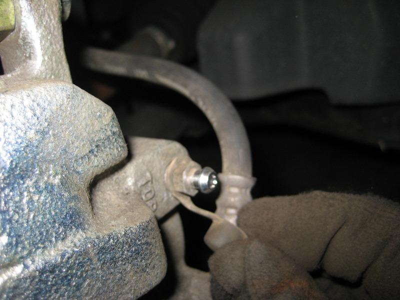 GM-Chevrolet-Equinox-Front-Brake-Pads-Replacement-Guide-034