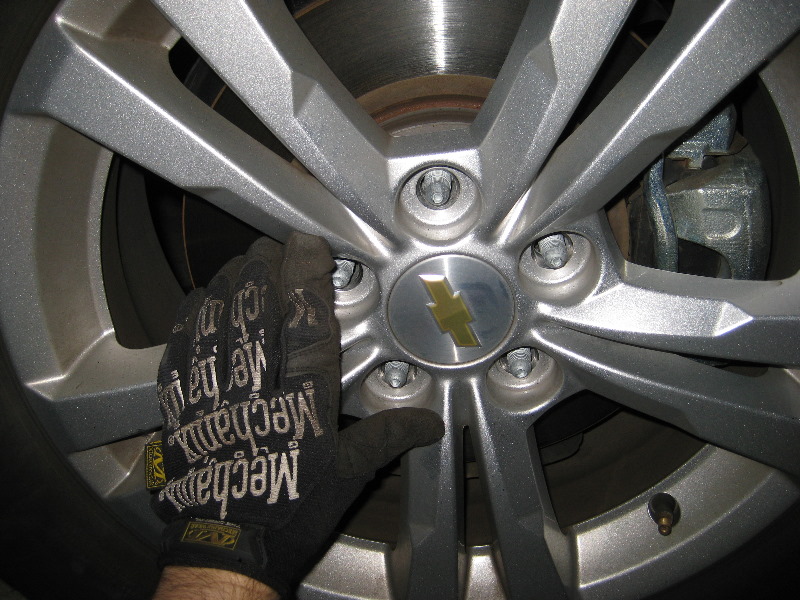 GM-Chevrolet-Equinox-Front-Brake-Pads-Replacement-Guide-035