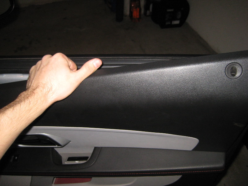 GM-Chevrolet-Equinox-Interior-Door-Panel-Removal-Guide-014