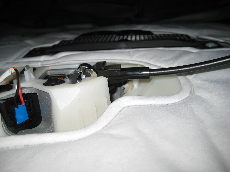 GM-Chevrolet-Equinox-Interior-Door-Panel-Removal-Guide-015