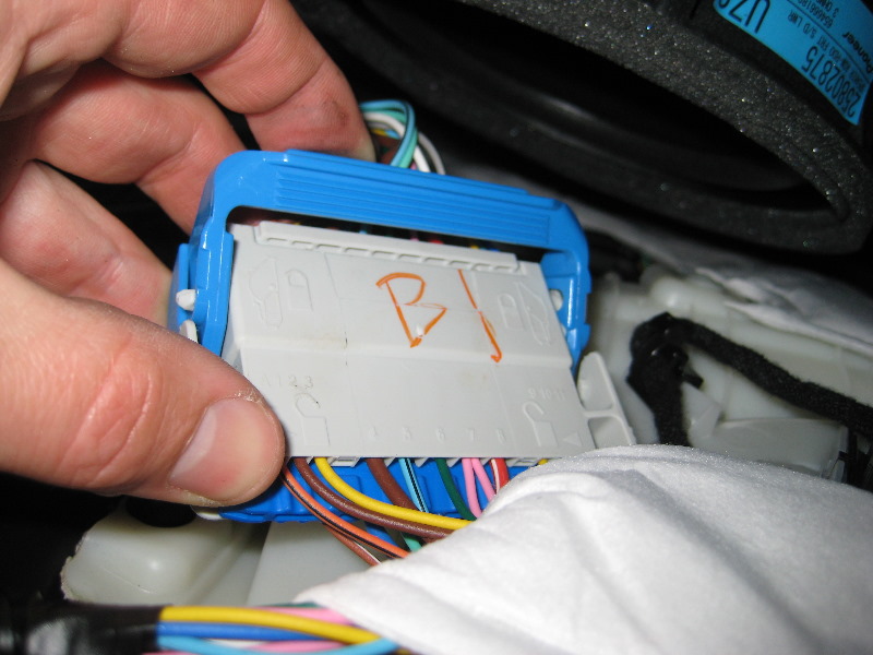 GM-Chevrolet-Equinox-Interior-Door-Panel-Removal-Guide-016