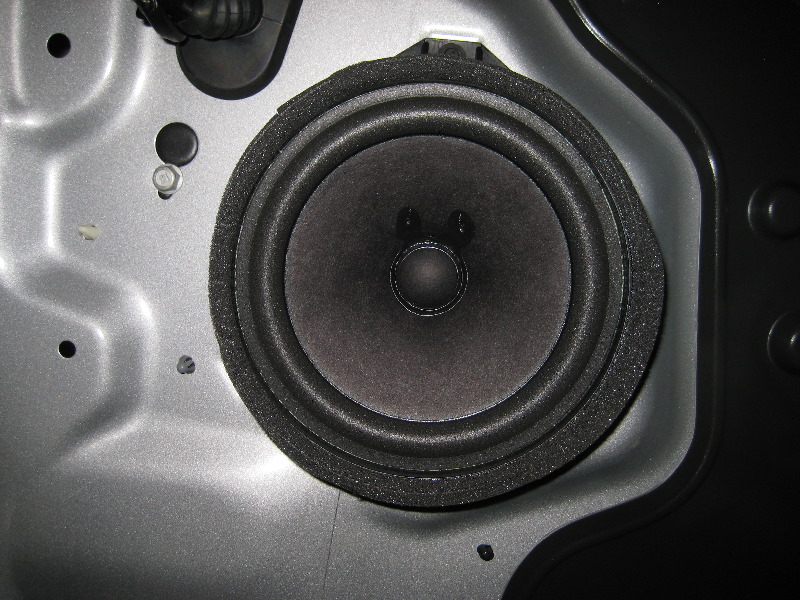 GM-Chevrolet-Equinox-Interior-Door-Panel-Removal-Guide-024