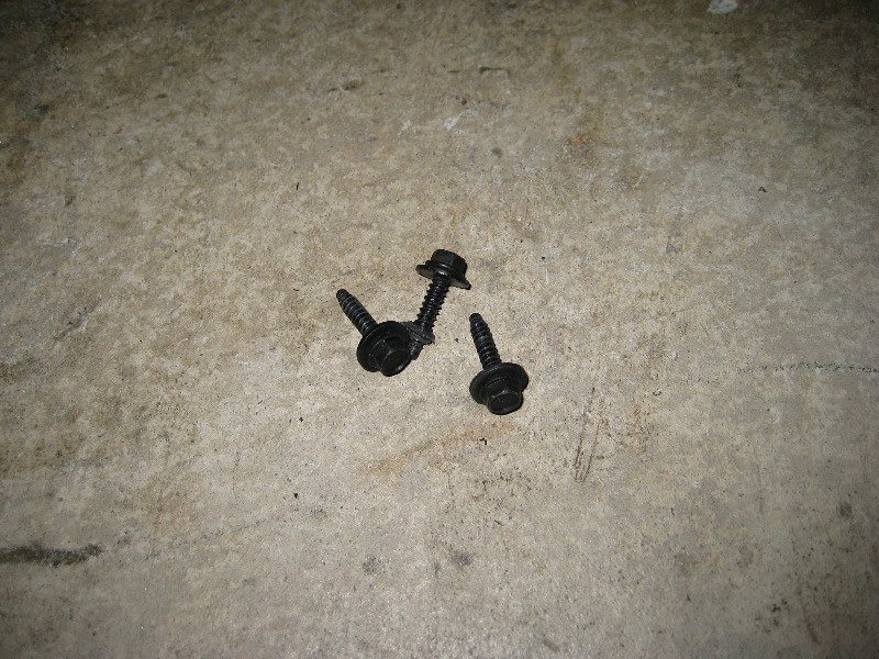 GM-Chevrolet-Equinox-Interior-Door-Panel-Removal-Guide-026