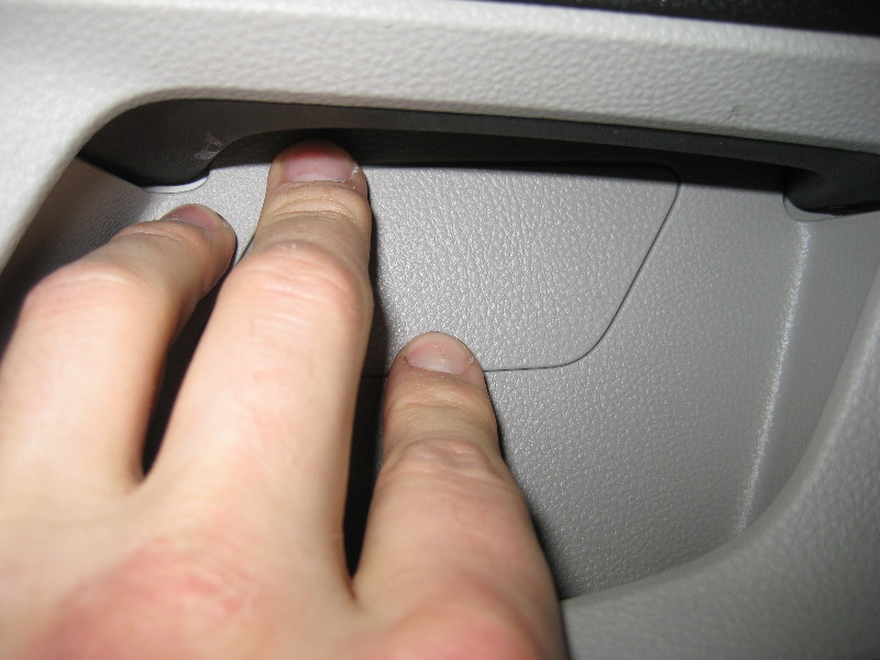 GM-Chevrolet-Equinox-Interior-Door-Panel-Removal-Guide-041