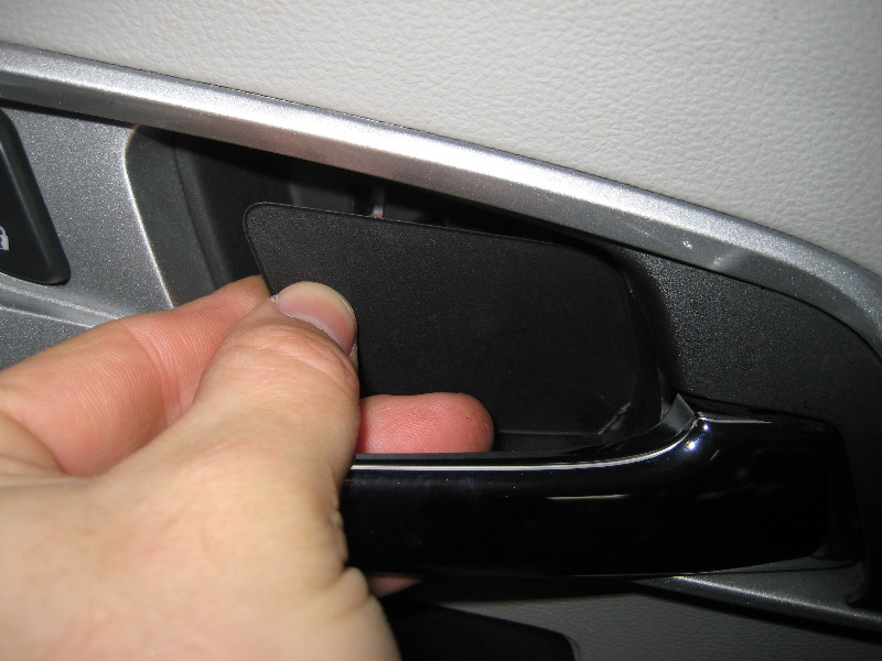 GM-Chevrolet-Equinox-Interior-Door-Panel-Removal-Guide-043