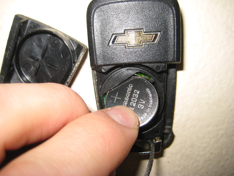 GM-Chevrolet-Equinox-Key-Fob-Battery-Replacement-Guide-008