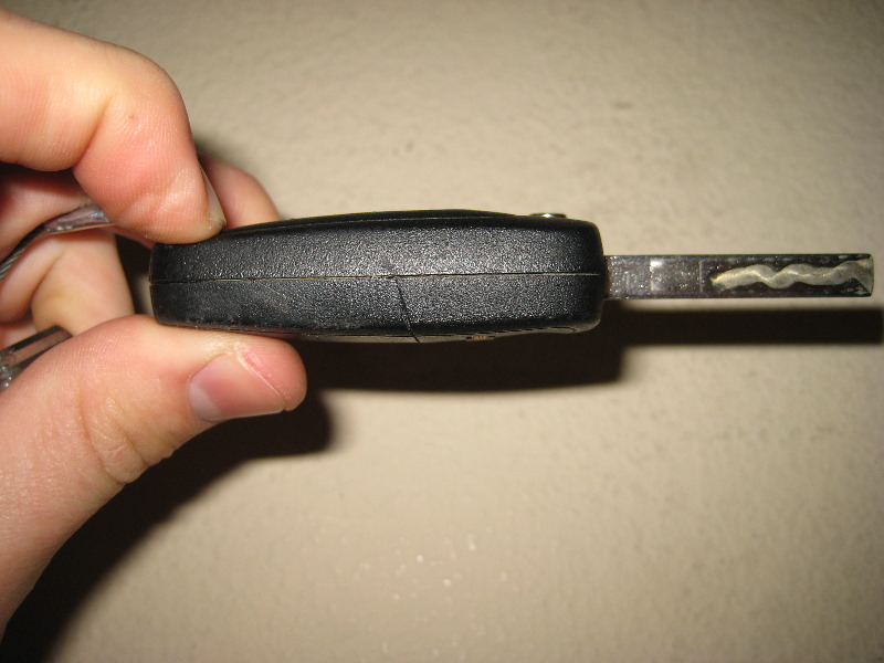 GM-Chevrolet-Equinox-Key-Fob-Battery-Replacement-Guide-011