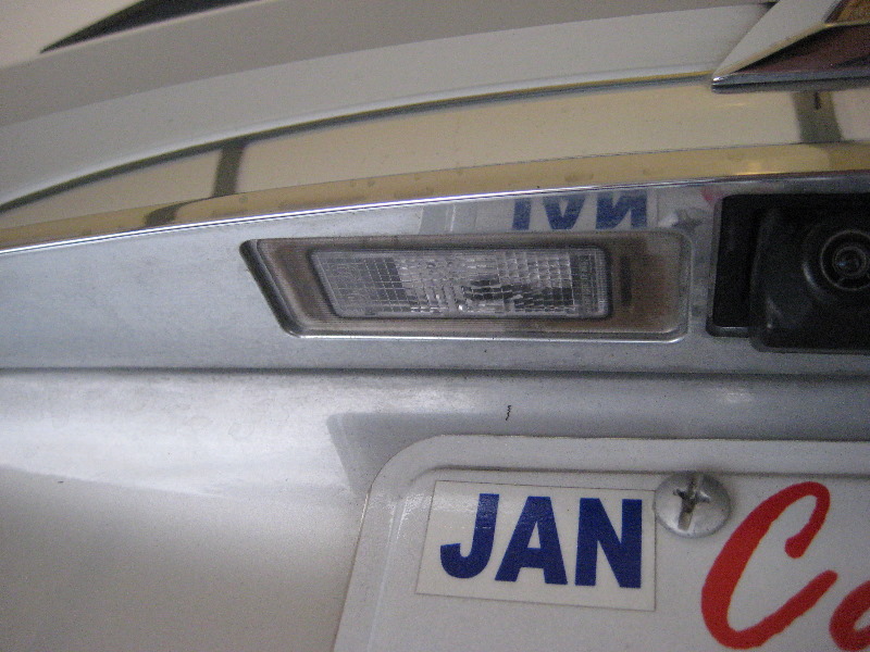 GM-Chevrolet-Equinox-License-Plate-Light-Bulbs-Replacement-Guide-001 2013 Chevy Equinox License Plate Light