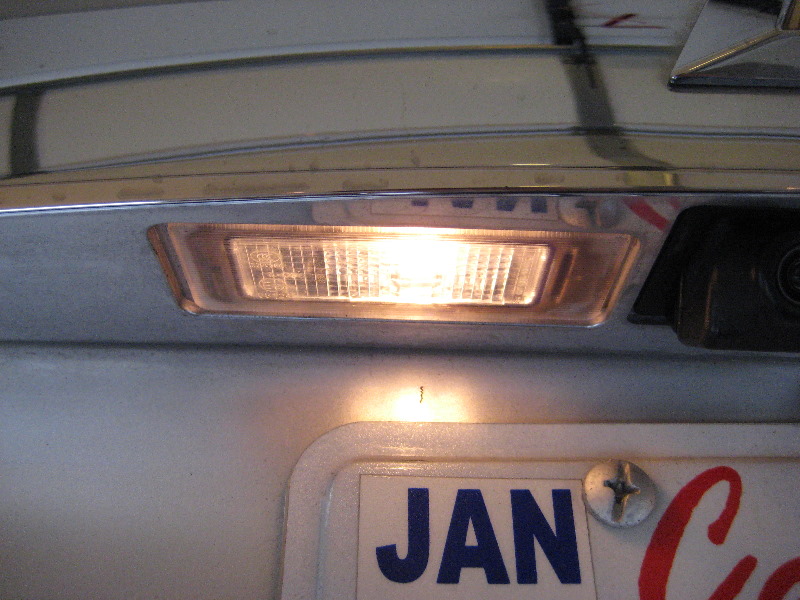 GM-Chevrolet-Equinox-License-Plate-Light-Bulbs-Replacement-Guide-012 2013 Chevy Equinox License Plate Light