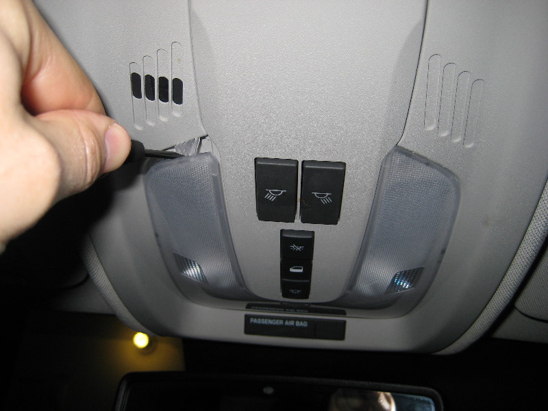 GM-Chevrolet-Equinox-Map-Light-Bulbs-Replacement-Guide-002
