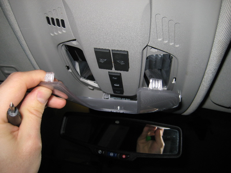 GM-Chevrolet-Equinox-Map-Light-Bulbs-Replacement-Guide-003