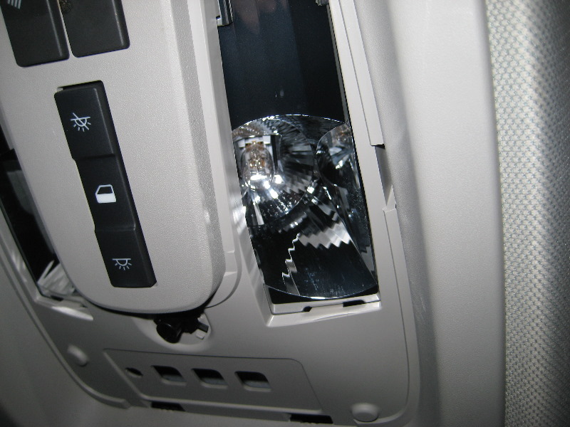 GM-Chevrolet-Equinox-Map-Light-Bulbs-Replacement-Guide-005