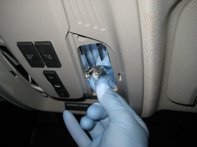 GM-Chevrolet-Equinox-Map-Light-Bulbs-Replacement-Guide-006