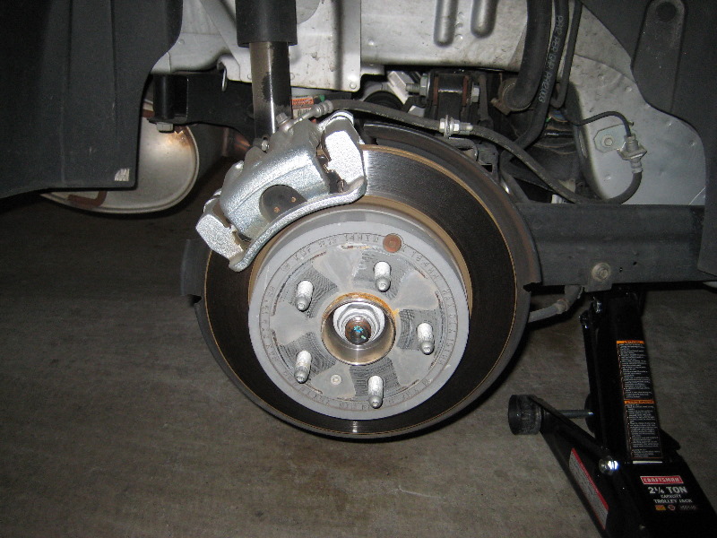 GM-Chevrolet-Equinox-Rear-Brake-Pads-Replacement-Guide-005